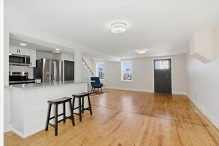 305 W Broadway in Red Lion, PA - Building Photo