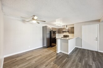 Woodcreek Apartments in Las Vegas, NV - Building Photo - Building Photo