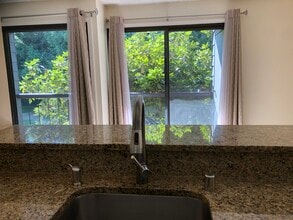 6479 137th Ave NE in Redmond, WA - Foto de edificio - Building Photo