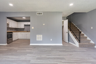 Perimeter 294 Apartments in Atlanta, GA - Building Photo - Interior Photo