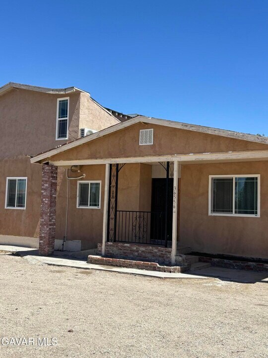 36556 165th St E in Llano, CA - Building Photo