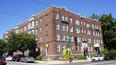 Chester Lynne Apartments in Philadelphia, PA - Building Photo - Interior Photo