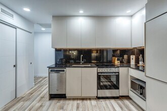 2061 Rue Stanley, Unit SI ID1353845P in Montréal, QC - Building Photo - Building Photo