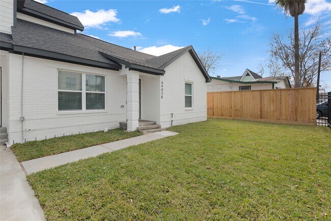 6403 Illinois St in Houston, TX - Building Photo - Building Photo
