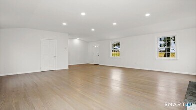 519 E Putnam Ave in Greenwich, CT - Building Photo - Building Photo