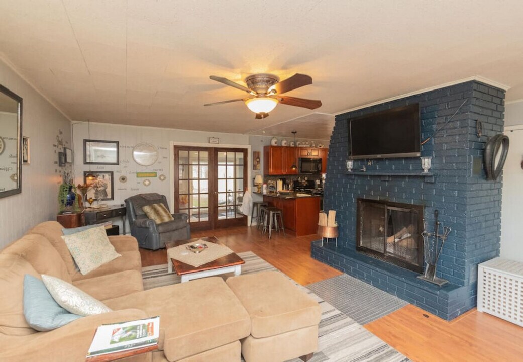 13712 NY-23 in Prattsville, NY - Building Photo