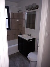 1360 Touhy Ave, Unit 207 in Chicago, IL - Building Photo - Building Photo