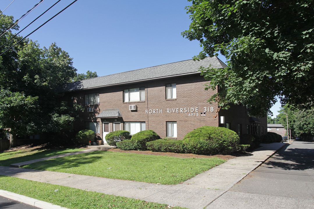 North Riverside Apartments in Bristol, CT - Foto de edificio