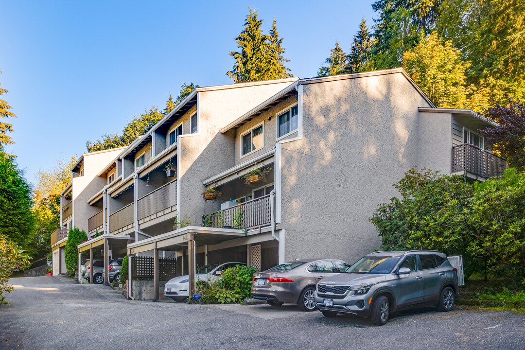 2611-2621 Jane St in Port Moody, BC - Building Photo