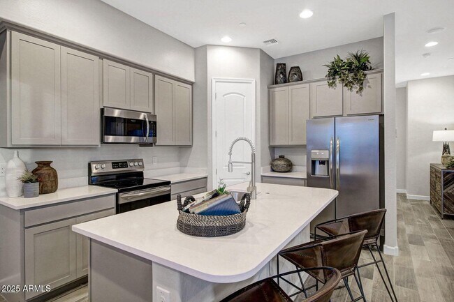 1825 N 43rd Ter in Phoenix, AZ - Building Photo - Building Photo
