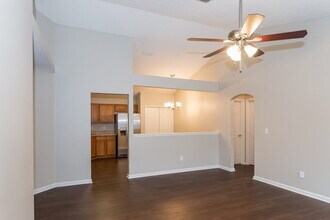 2041 Hunters Trace Cir in Middleburg, FL - Building Photo - Building Photo