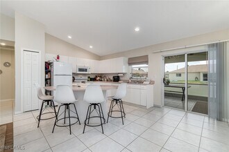 879 Rue Labeau Cir in Ft. Myers, FL - Foto de edificio - Building Photo