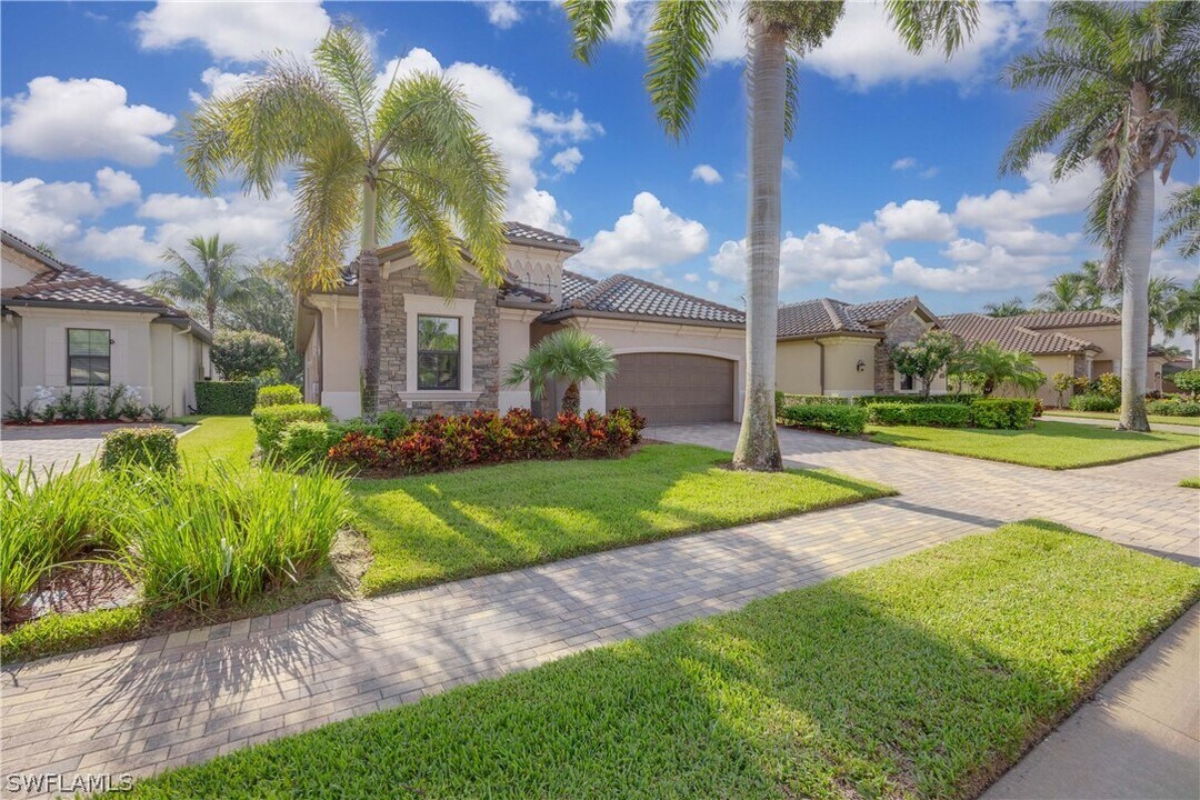 9254 Veneto Pl in Naples, FL - Foto de edificio