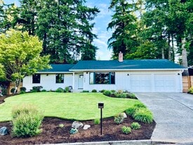 11965 NW Oatfield Ct in Portland, OR - Building Photo