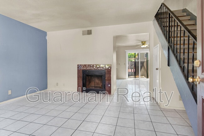 4312 Lynnann in Las Vegas, NV - Foto de edificio - Building Photo