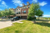 7897 Morven Park in Irving, TX - Foto de edificio - Building Photo