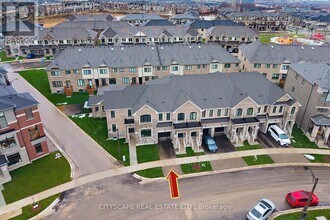 3079 Robert Lamb Blvd in Oakville, ON - Building Photo - Building Photo