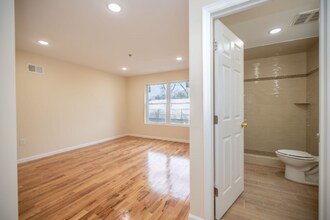 241 S 11th St in Newark, NJ - Building Photo - Building Photo