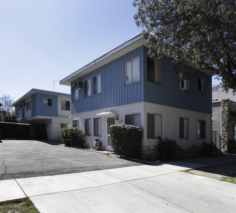 1312 W Olive Ave in Burbank, CA - Building Photo