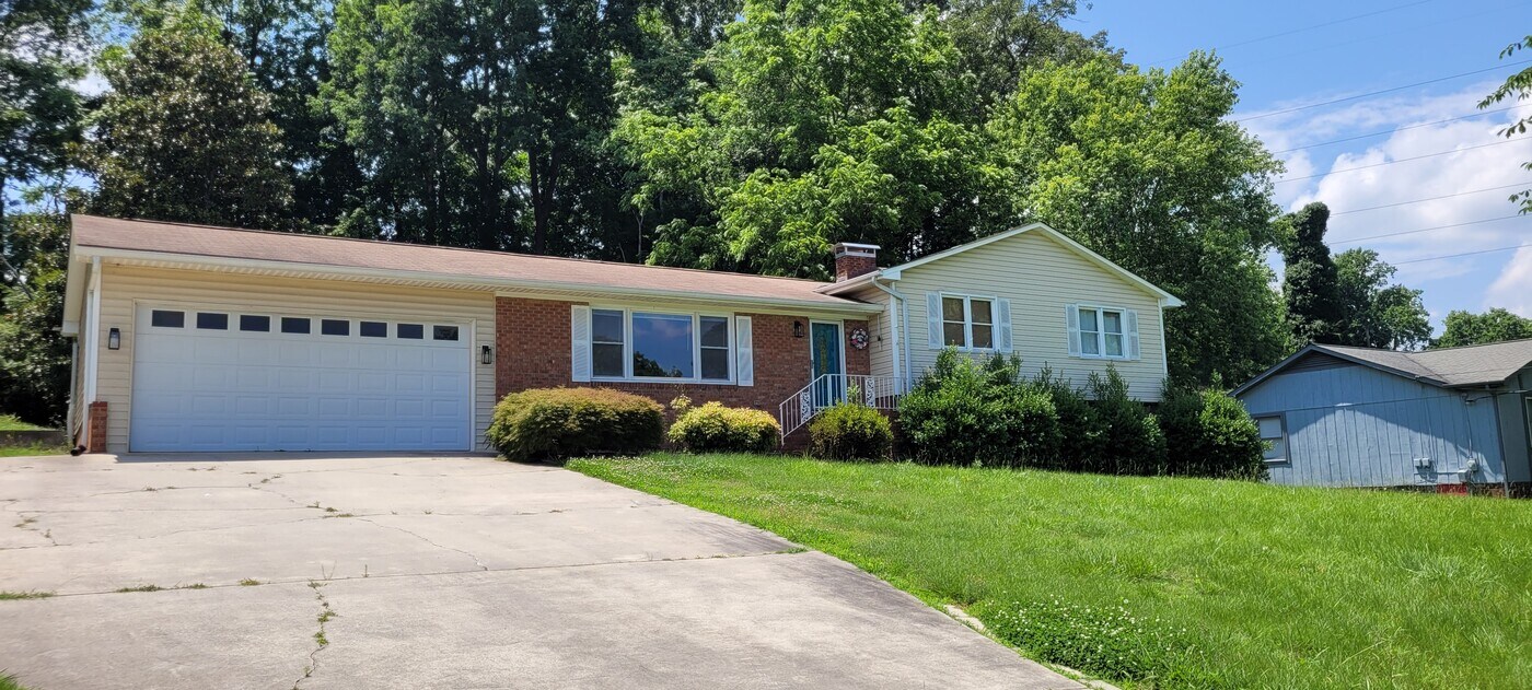 3817 Beverly Hills Dr in High Point, NC - Foto de edificio