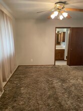 7112 W Saint Paul Ave, Unit 1st Floor in Milwaukee, WI - Building Photo - Building Photo