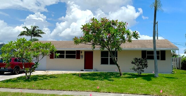 243 SW 4th St in Boca Raton, FL - Building Photo - Building Photo