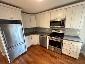 26 Chelsea St, Unit 3 in Boston, MA - Building Photo - Building Photo
