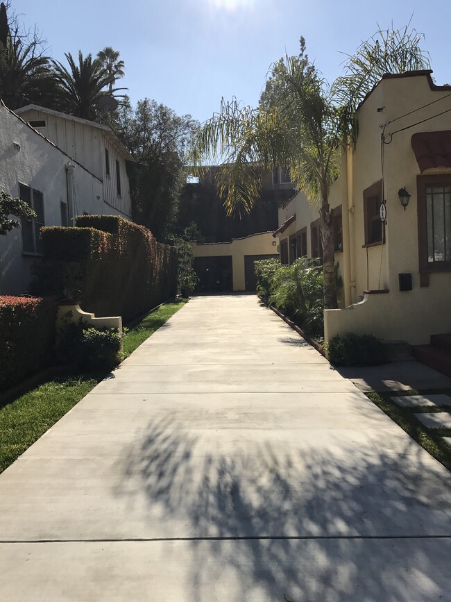 1714 Orchard Ave, Unit 1716 in Glendale, CA - Foto de edificio - Building Photo