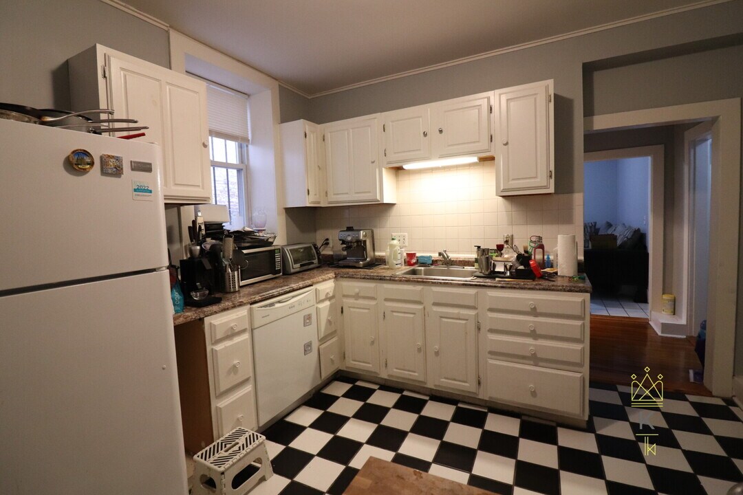 136 Pleasant St in Brookline, MA - Building Photo