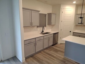 5905 Barsanti Ave in Bakersfield, CA - Building Photo - Building Photo