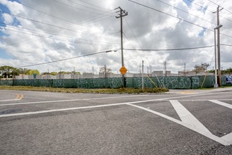 Modello Homes in Homestead, FL - Foto de edificio - Building Photo