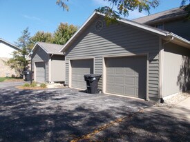 2015 Sterling Ct, Unit 1214 in Findlay, OH - Building Photo