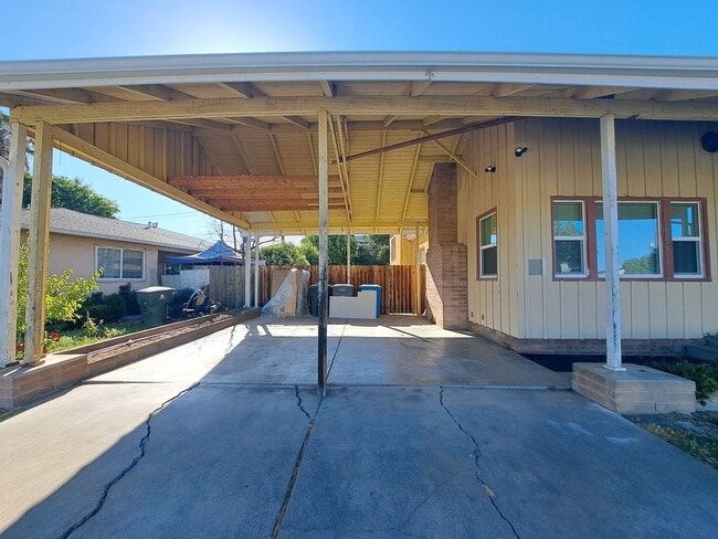 900 Newgate Way in Dixon, CA - Building Photo - Building Photo