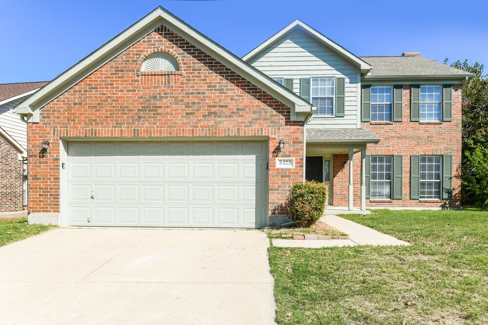 5429 Crater Lake Dr in Fort Worth, TX - Building Photo