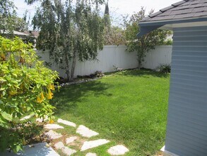 890 N Shaffer St in Orange, CA - Building Photo - Building Photo