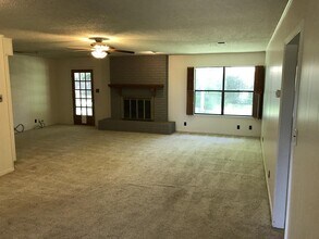 185 Turkey Run in Meadowlakes, TX - Building Photo - Building Photo