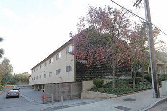 18650 Hatteras St in Tarzana, CA - Foto de edificio - Building Photo