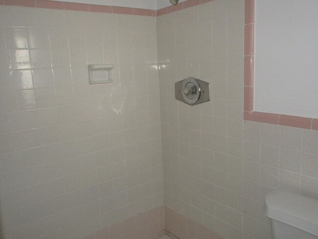 4930 Victoria Dr in Cape Coral, FL - Building Photo - Building Photo