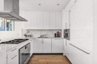 460 W 42nd St in New York, NY - Building Photo - Building Photo