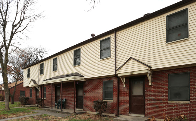 Peter G. Noll Apartments in Newport, KY - Foto de edificio - Building Photo