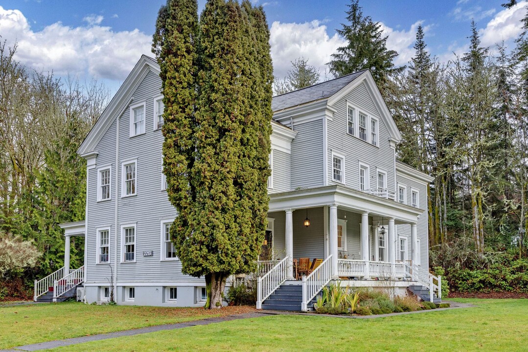 2213 NE Victorian Ln in Bainbridge Island, WA - Building Photo