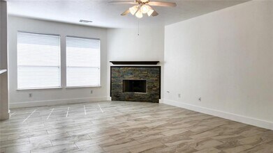 7518 Oakwood Canyon Dr in Cypress, TX - Building Photo - Building Photo