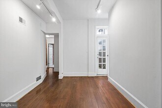 2016 Bainbridge St in Philadelphia, PA - Building Photo - Building Photo