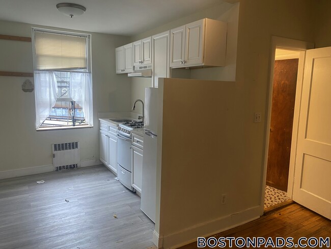 126 Warren St in Boston, MA - Building Photo - Building Photo
