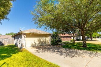 2557 Vernell Way in Round Rock, TX - Building Photo - Building Photo