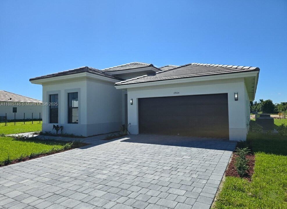19534 SW 324th St in Homestead, FL - Building Photo