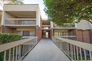 500 Umstead Dr in Chapel Hill, NC - Building Photo