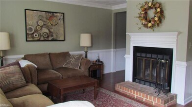 350 San Roman Dr in Chesapeake, VA - Building Photo - Building Photo