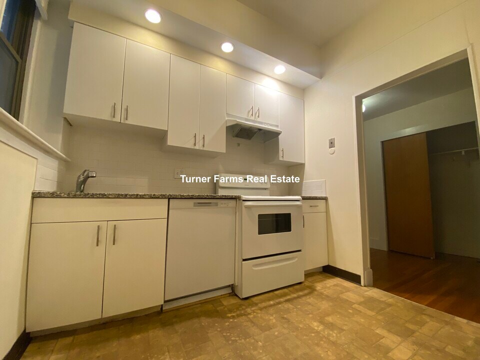 1386A Beacon St, Unit 4 in Brookline, MA - Foto de edificio