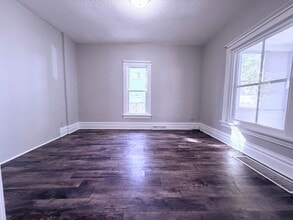 1427 W 2nd St in Waterloo, IA - Building Photo - Building Photo